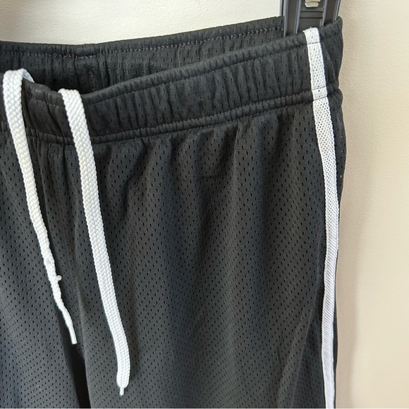 Boys NIKE Mesh Basketball Shorts - Picture 7 of 12